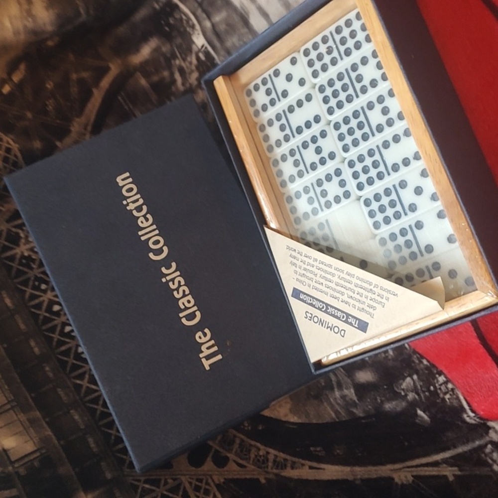 Dominoes Set in Box - Picture 2 of 7